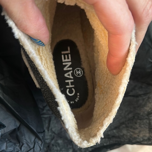 Chanel Interlocking CC Logo Suede Boots - Picture 11 of 11